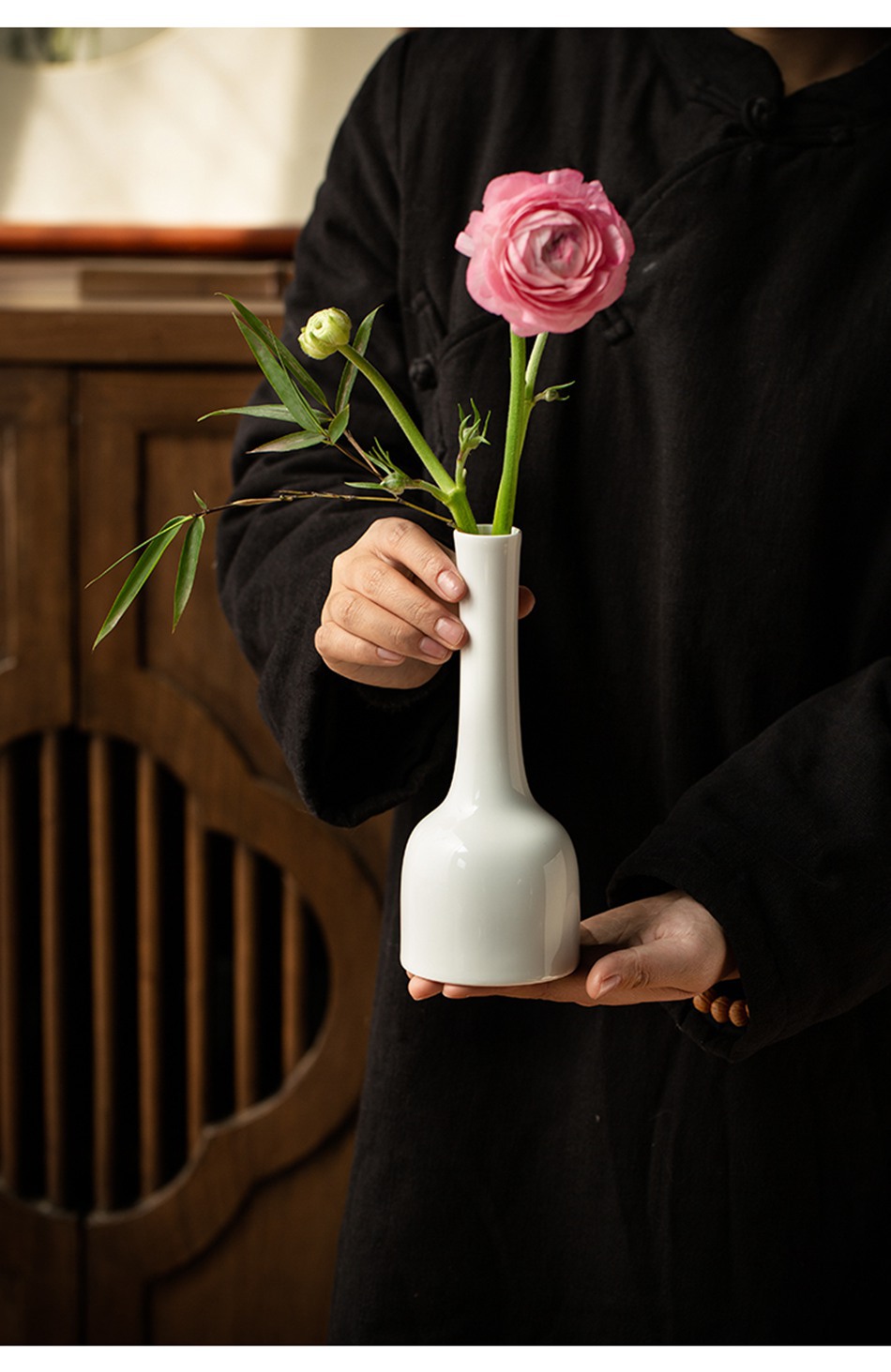 Hutian Misty Blue Bell-Shaped Vase Minimalist Chinese Style Ceramic Small Vase Home Table Hydroponic Flower Flower Decoration Generation Hutian Misty Blue Bell-Shaped Vase Minimalist Chinese Style Ceramic Small Vase Home Table Hydroponic Flower Flower Decoration Generation