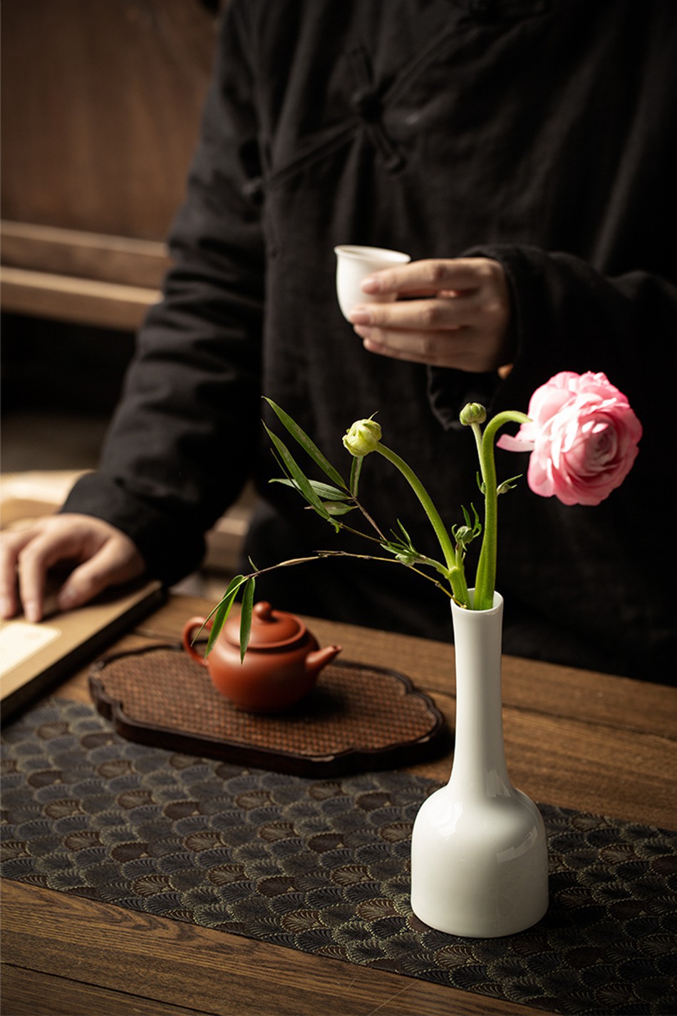 Hutian Misty Blue Bell-Shaped Vase Minimalist Chinese Style Ceramic Small Vase Home Table Hydroponic Flower Flower Decoration Generation Hutian Misty Blue Bell-Shaped Vase Minimalist Chinese Style Ceramic Small Vase Home Table Hydroponic Flower Flower Decoration Generation