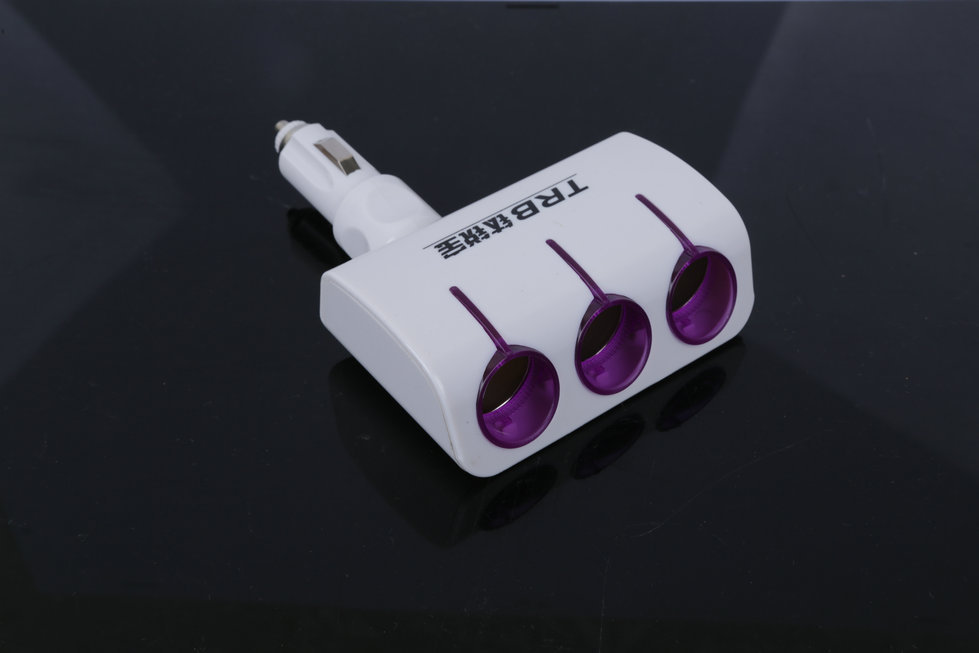 Straight - plug - mounted three - hole cigarette lighter car a three - power supply sub - charger car supplies.