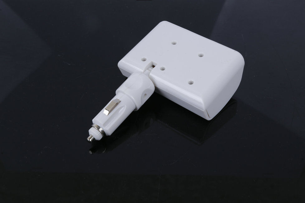 Straight - plug - mounted three - hole cigarette lighter car a three - power supply sub - charger car supplies.