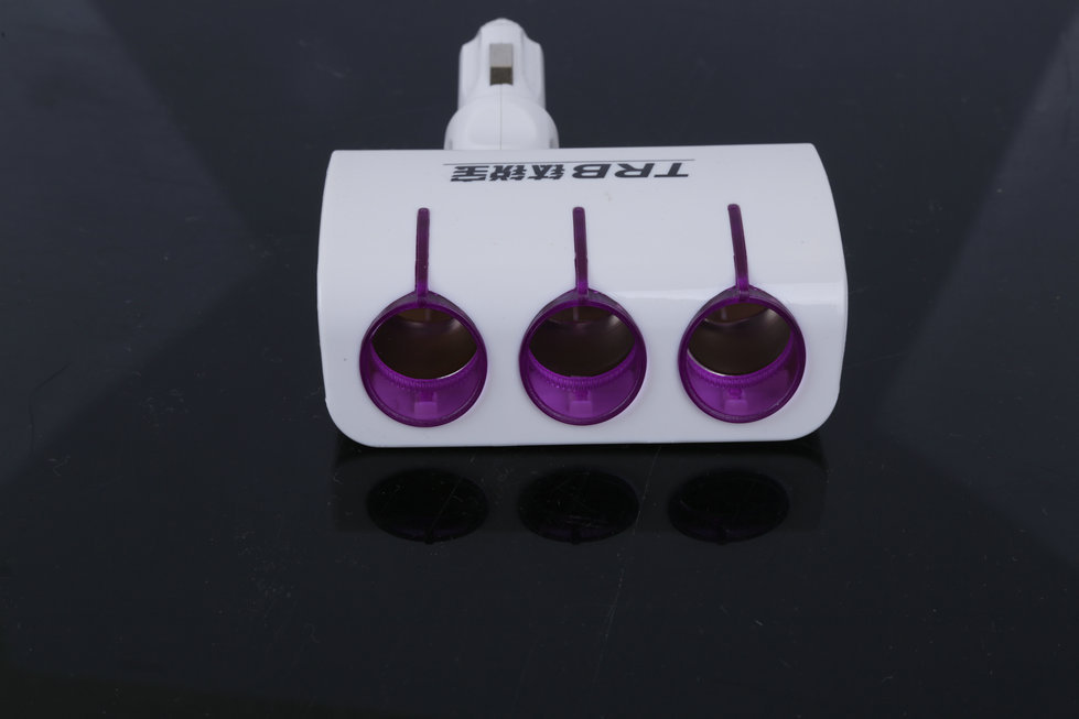 Straight - plug - mounted three - hole cigarette lighter car a three - power supply sub - charger car supplies.
