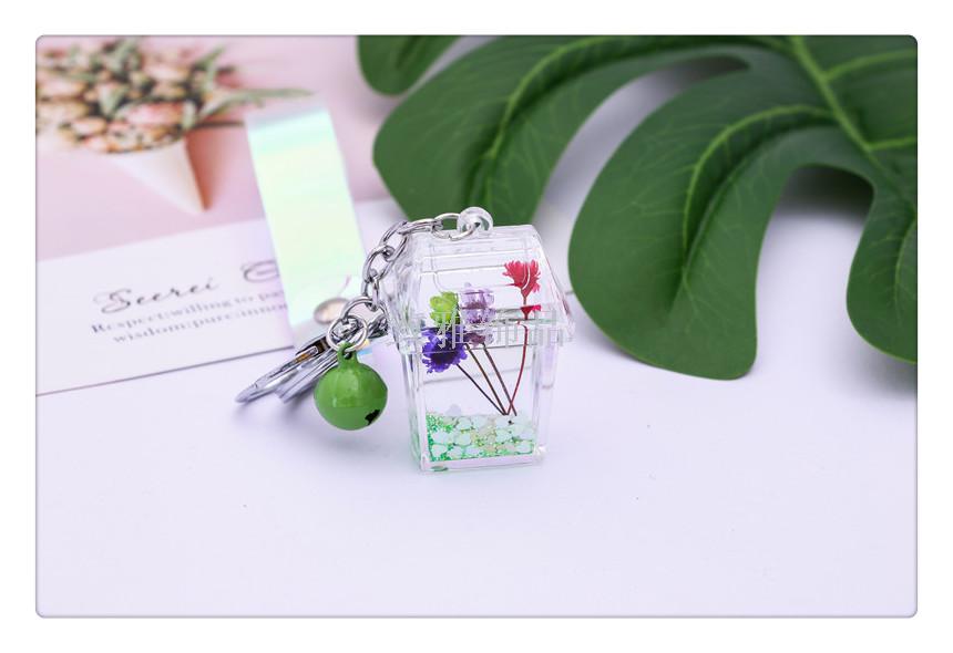 Acrylic environment-friendly dustbin dried flowers into liquid oil quicksand key chain creative car key chain bag pendant Acrylic environment-friendly dustbin dried flowers into liquid oil quicksand key chain creative car key chain bag pendant