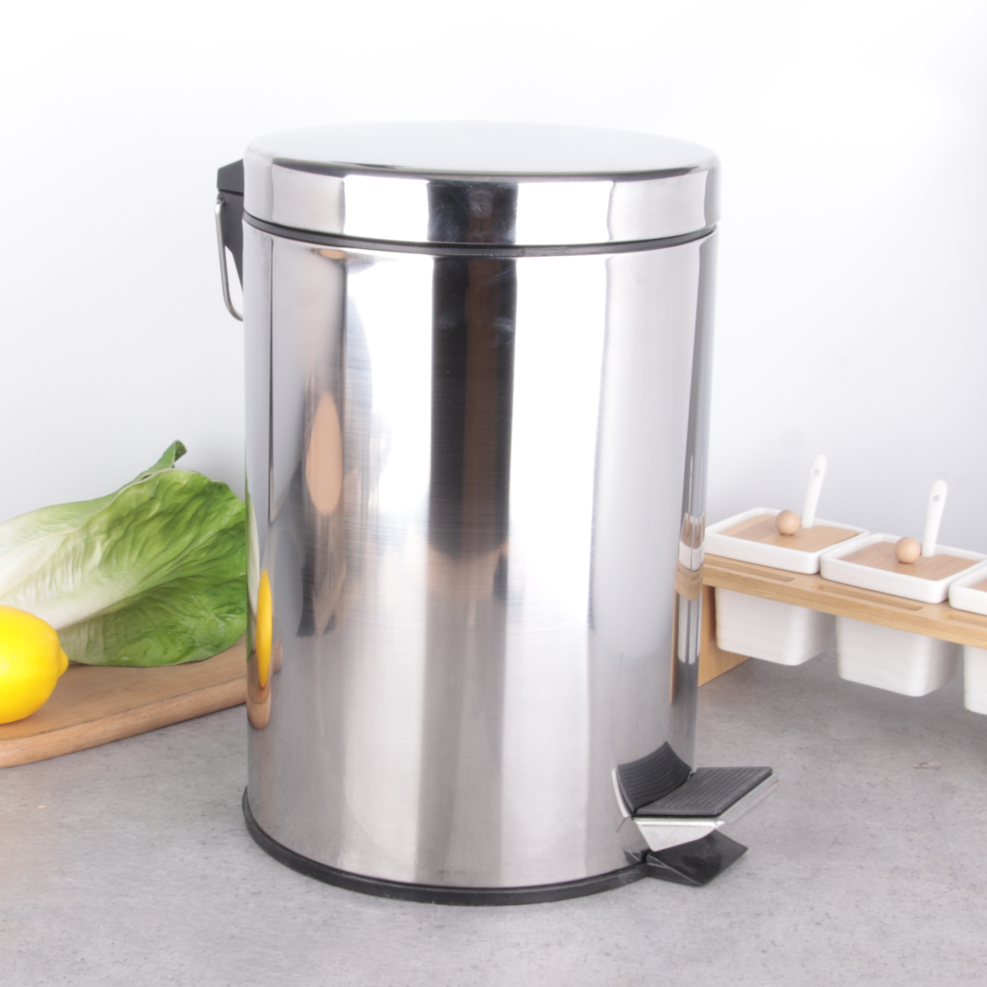 Factory Stainless Steel Trash Can Thickened Pedal Barrel round Household Bucket Hong Kong-Style Dustbin Waste bins Factory Stainless Steel Trash Can Thickened Pedal Barrel round Household Bucket Hong Kong-Style Dustbin Waste bins