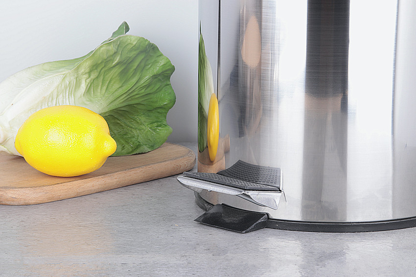 Factory Stainless Steel Trash Can Thickened Pedal Barrel round Household Bucket Hong Kong-Style Dustbin Waste bins Factory Stainless Steel Trash Can Thickened Pedal Barrel round Household Bucket Hong Kong-Style Dustbin Waste bins