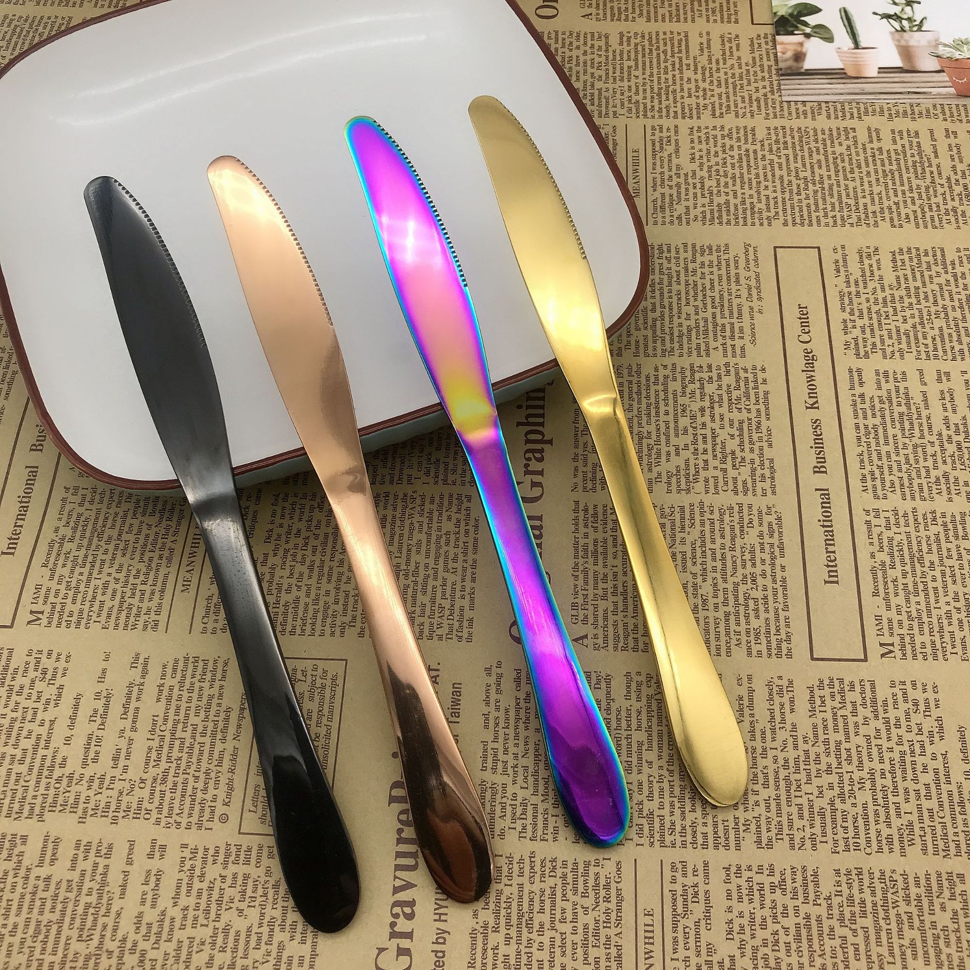Vacuum titania - plated stainless steel western tableware knife, fork and spoon, creative Rose gold color steak knife spoon set of four Vacuum titania - plated stainless steel western tableware knife, fork and spoon, creative Rose gold color steak knife spoon set of four