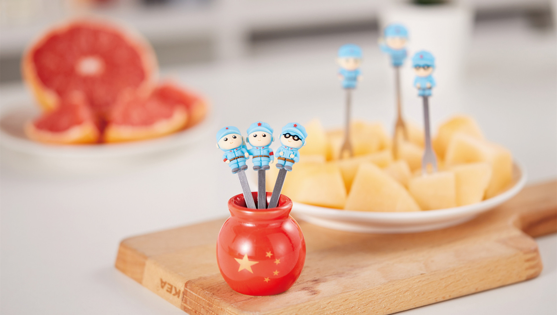 Creative Cartoon Red Army Stainless Steel Fruit Fork Set 6 Assembly Base Ceramic Fruit Fork Creative Cartoon Red Army Stainless Steel Fruit Fork Set 6 Assembly Base Ceramic Fruit Fork