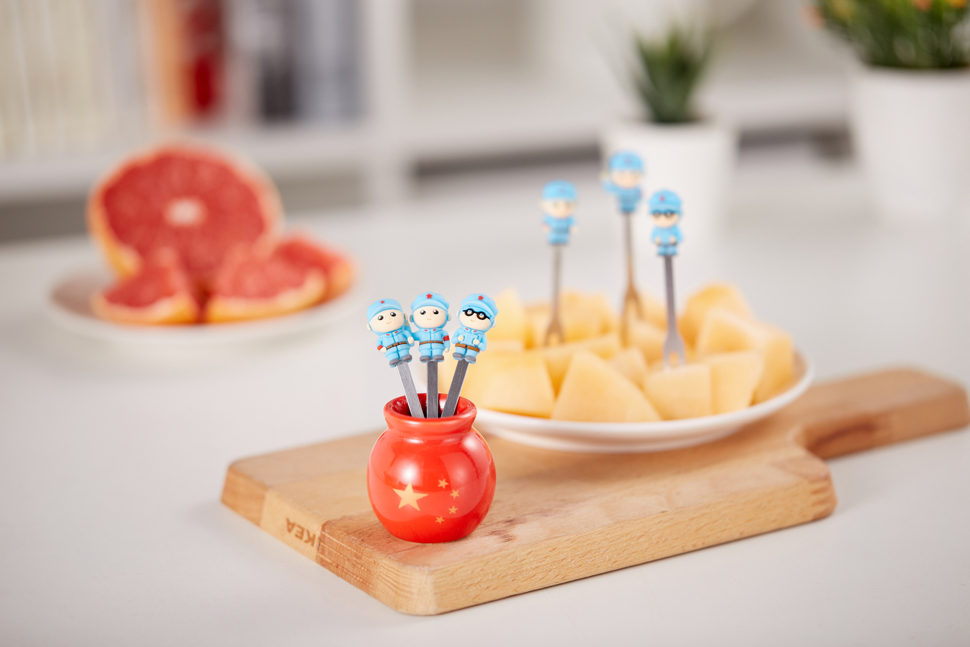 Creative Cartoon Red Army Stainless Steel Fruit Fork Set 6 Assembly Base Ceramic Fruit Fork Creative Cartoon Red Army Stainless Steel Fruit Fork Set 6 Assembly Base Ceramic Fruit Fork