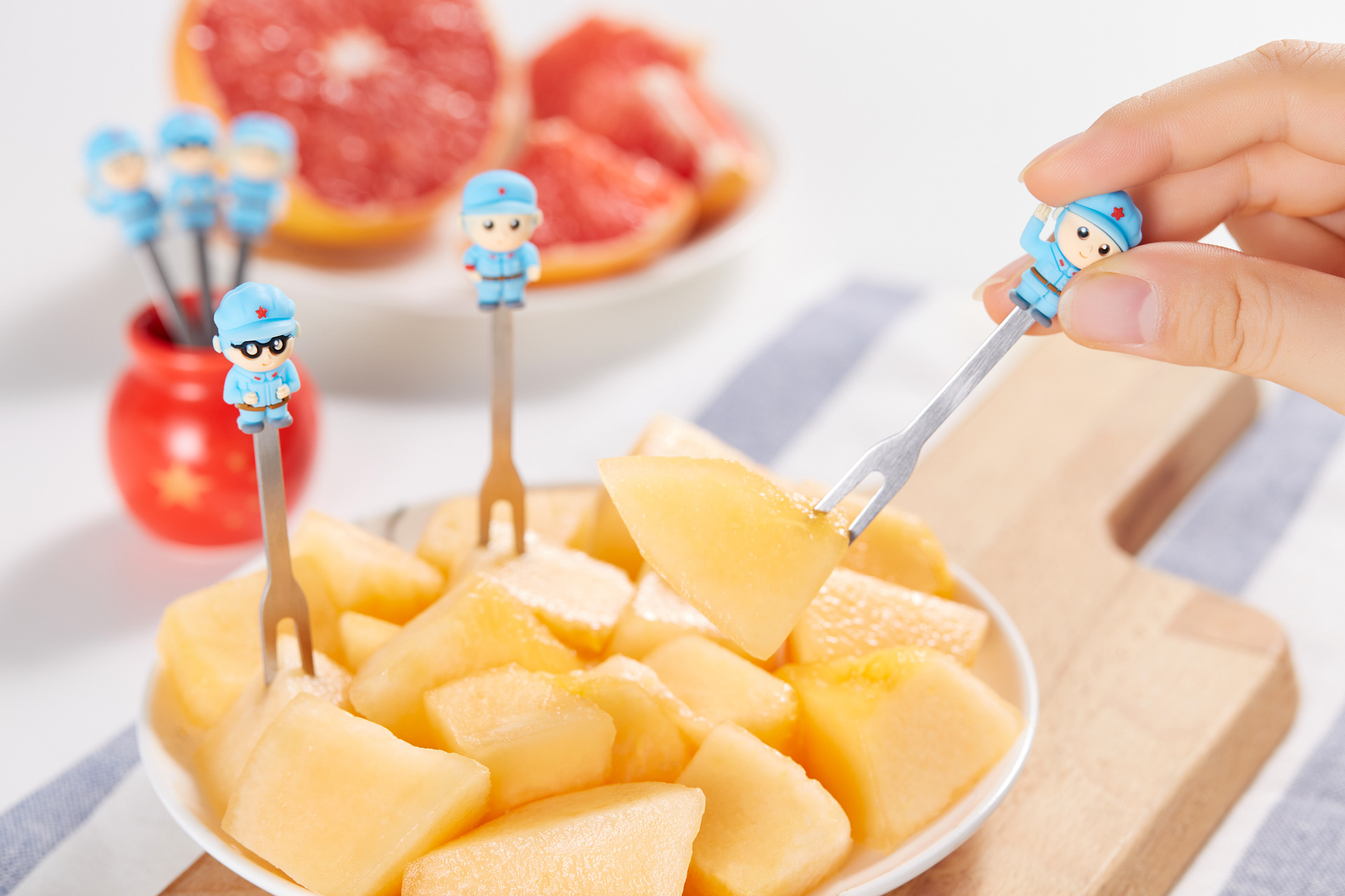 Creative Cartoon Red Army Stainless Steel Fruit Fork Set 6 Assembly Base Ceramic Fruit Fork Creative Cartoon Red Army Stainless Steel Fruit Fork Set 6 Assembly Base Ceramic Fruit Fork
