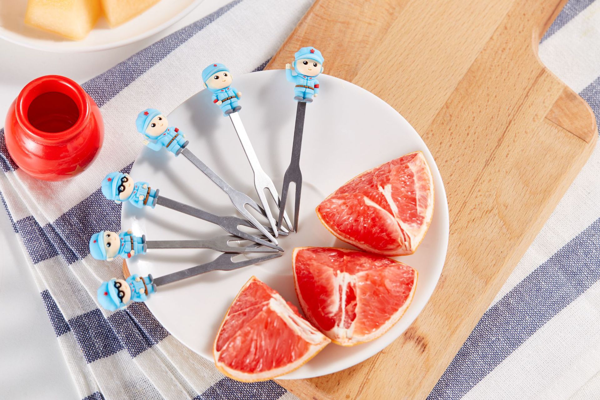 Creative Cartoon Red Army Stainless Steel Fruit Fork Set 6 Assembly Base Ceramic Fruit Fork Creative Cartoon Red Army Stainless Steel Fruit Fork Set 6 Assembly Base Ceramic Fruit Fork