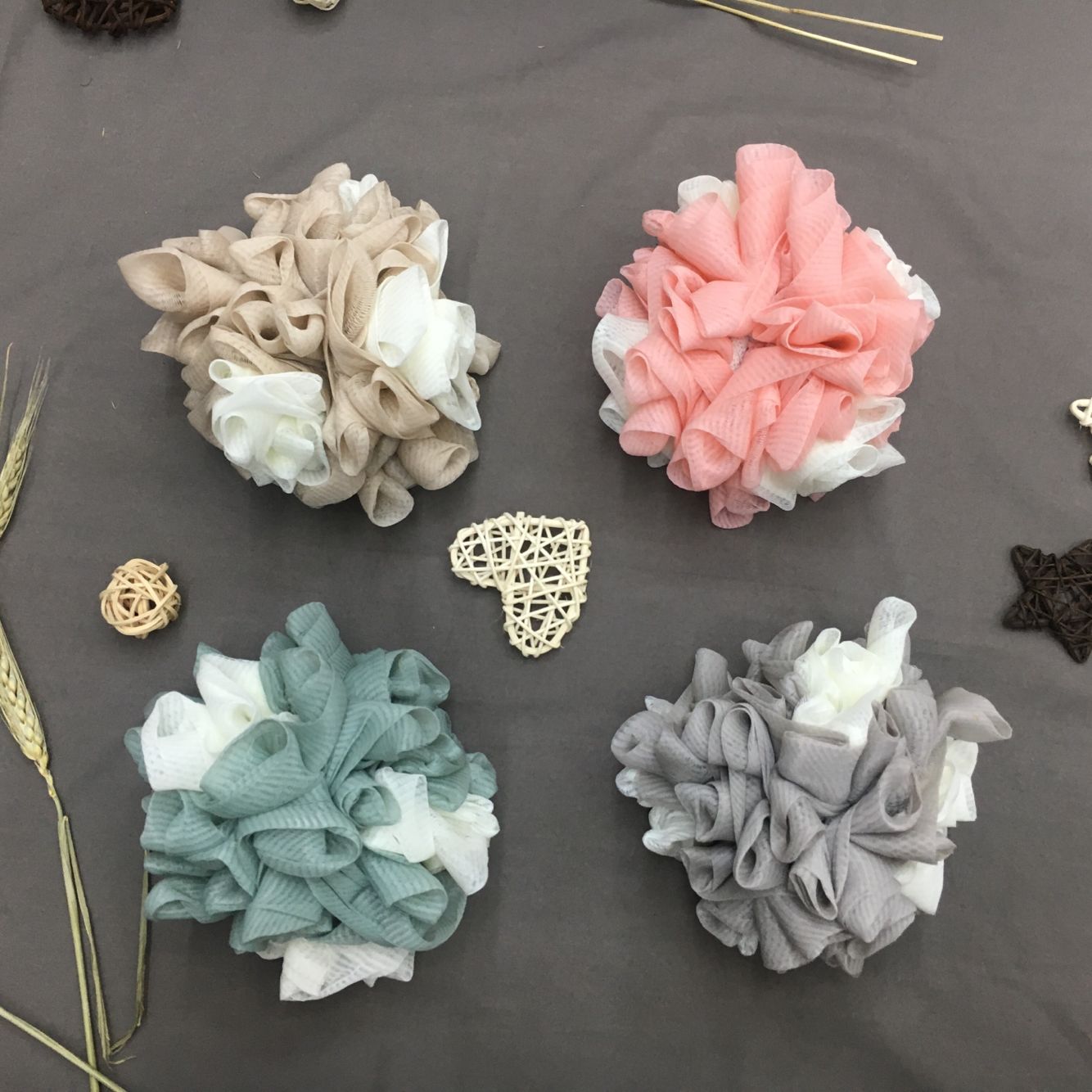 Qingzhi brand rose two-color bath ball