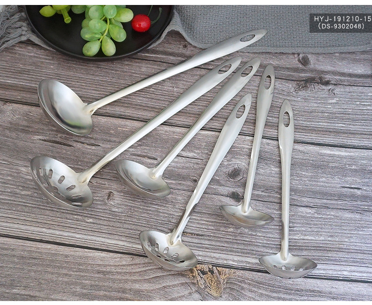 Stainless Steel Soup Ladle Soup Spoon Drain Kitchenware Supplies Tableware Hot Pot Spoon Kitchen Utensils Cooking Pointed Tail Hanging Handle