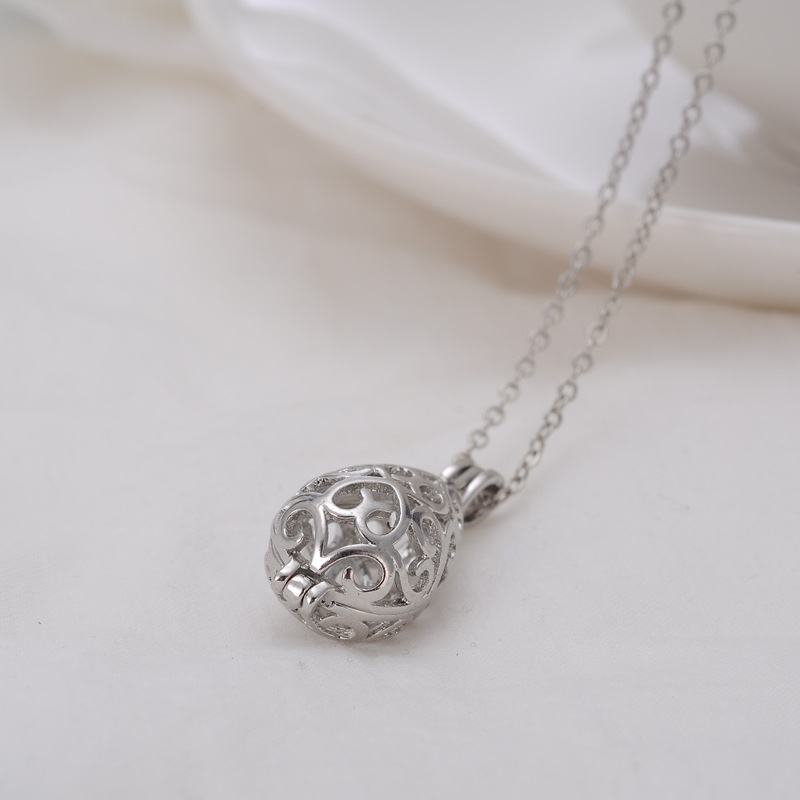 DIY ladies pregnant women qinyin ball refined oil bottle hollowed - out drip magic box aroma phase box sweater necklace pendant lock DIY ladies pregnant women qinyin ball refined oil bottle hollowed - out drip magic box aroma phase box sweater necklace pendant lock