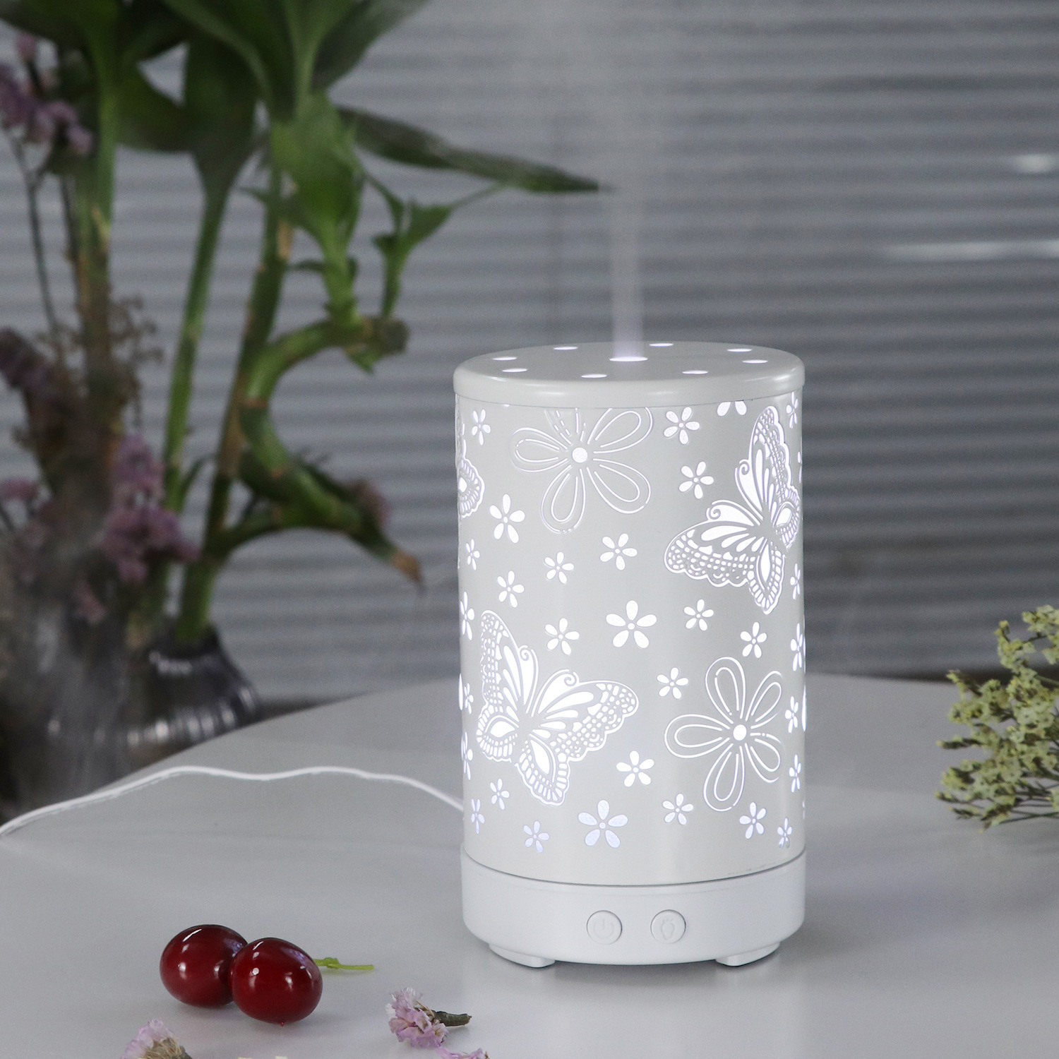 Creative Butterfly Pattern Wrought Iron Aroma Diffuser Mute Humidifier Essential Oil Diffuser Aerosol Dispenser Colorful Fragrance Lamp