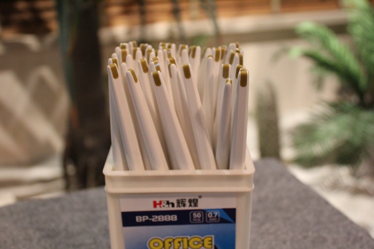 Brilliant stationery black pen ballpoint pen hotel rooms a simple ball-point pen notebook pen memo pen Brilliant stationery black pen ballpoint pen hotel rooms a simple ball-point pen notebook pen memo pen