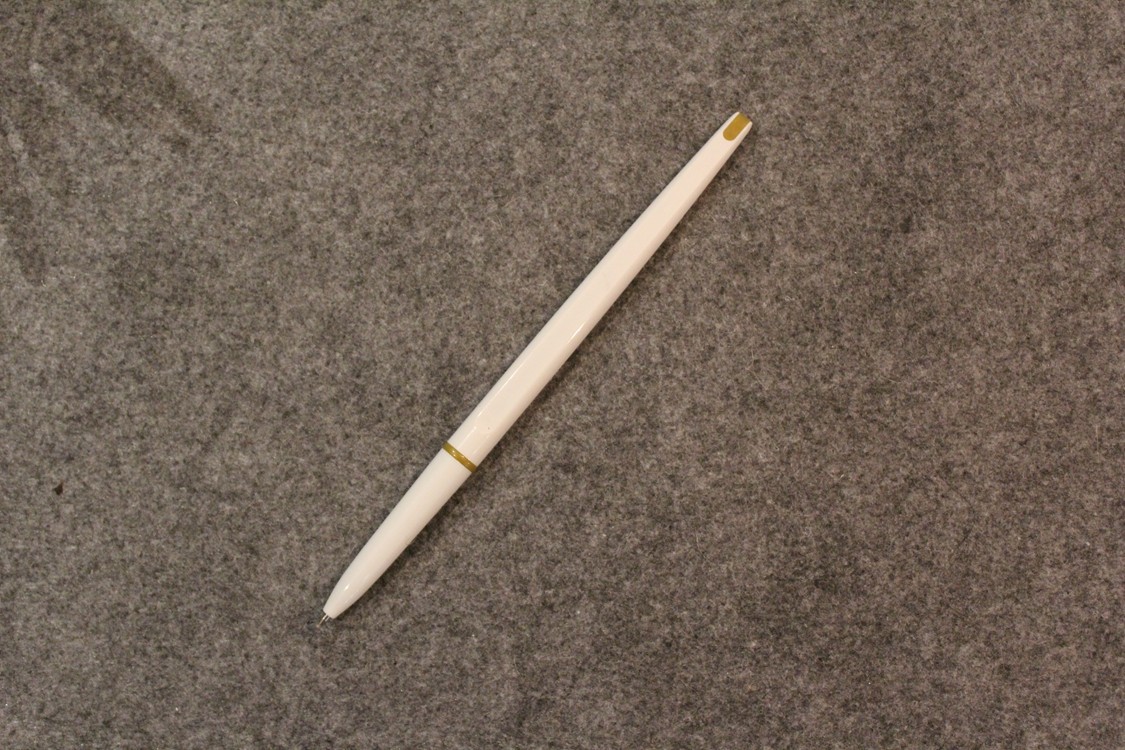 Brilliant stationery black pen ballpoint pen hotel rooms a simple ball-point pen notebook pen memo pen Brilliant stationery black pen ballpoint pen hotel rooms a simple ball-point pen notebook pen memo pen