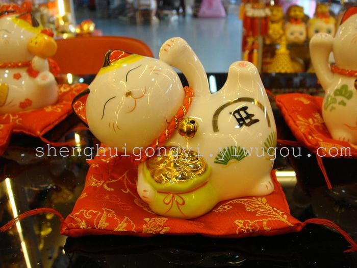 The cat cat cat ceramic Feng Shui Fortune Cat ornaments business gifts The cat cat cat ceramic Feng Shui Fortune Cat ornaments business gifts
