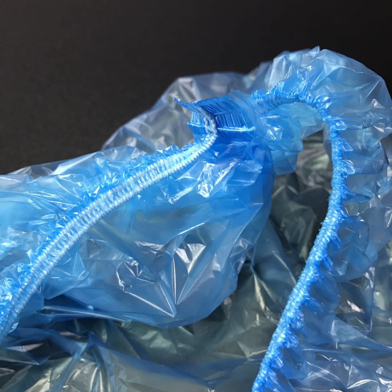 Disposable Shower Cap 100 PCs Plastic Waterproof Headgear Transparent Hotel Hair Dyeing Strip Shower Cap PE Plastic Wrap Cover