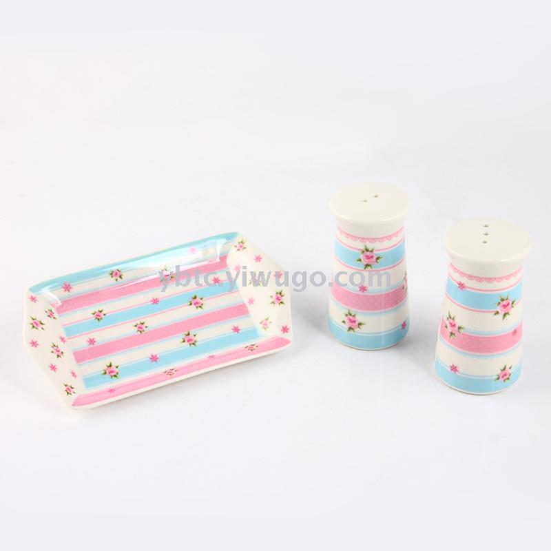 Included bottle pepper salt powder chicken essence bottle kitchen outdoor outdoor jar jar storage tank