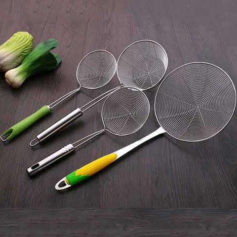 Colander Stainless Steel Big Strainer Colander Corn Handle Thickened Fried Food Colander Noodles Strainer Noodle Cooking Tool Long Handle Kitchen
