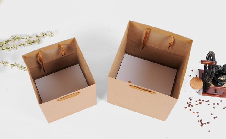 Spot wholesale kraft flowers gift bag environmental gift box packaging bag can be gift logo square bottom handbag