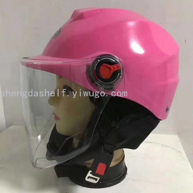 Model bubble film model shows off the prop head mold Model bubble film model shows off the prop head mold