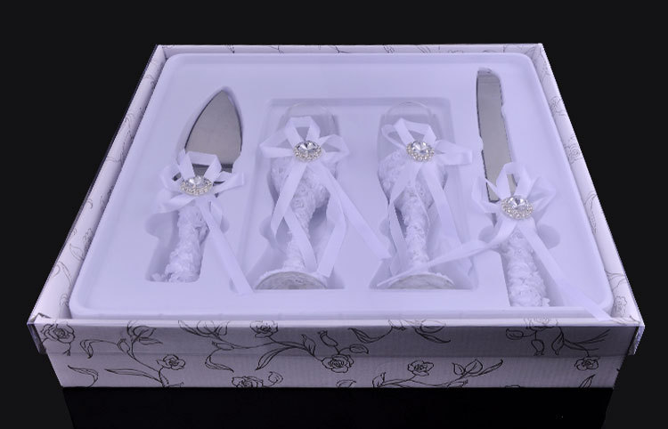 Europe and the United States creative wedding supplies transparent glass goblet red wine box set checking cake knife shovel wholesale Europe and the United States creative wedding supplies transparent glass goblet red wine box set checking cake knife shovel wholesale