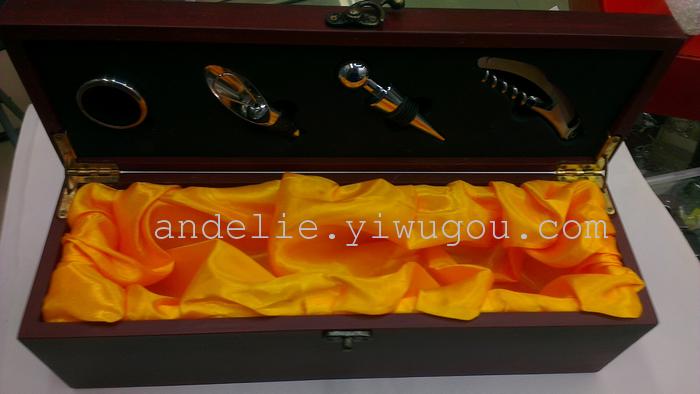 Wine set with wooden box packaging, bottle wood box, original form of foreign trade, a bottle opener. Cutting knife, wine ring pourer Wine set with wooden box packaging, bottle wood box, original form of foreign trade, a bottle opener. Cutting knife, wine ring pourer
