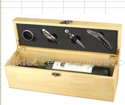 Wine set with wooden box packaging, bottle wood box, original form of foreign trade, a bottle opener. Cutting knife, wine ring pourer Wine set with wooden box packaging, bottle wood box, original form of foreign trade, a bottle opener. Cutting knife, wine ring pourer
