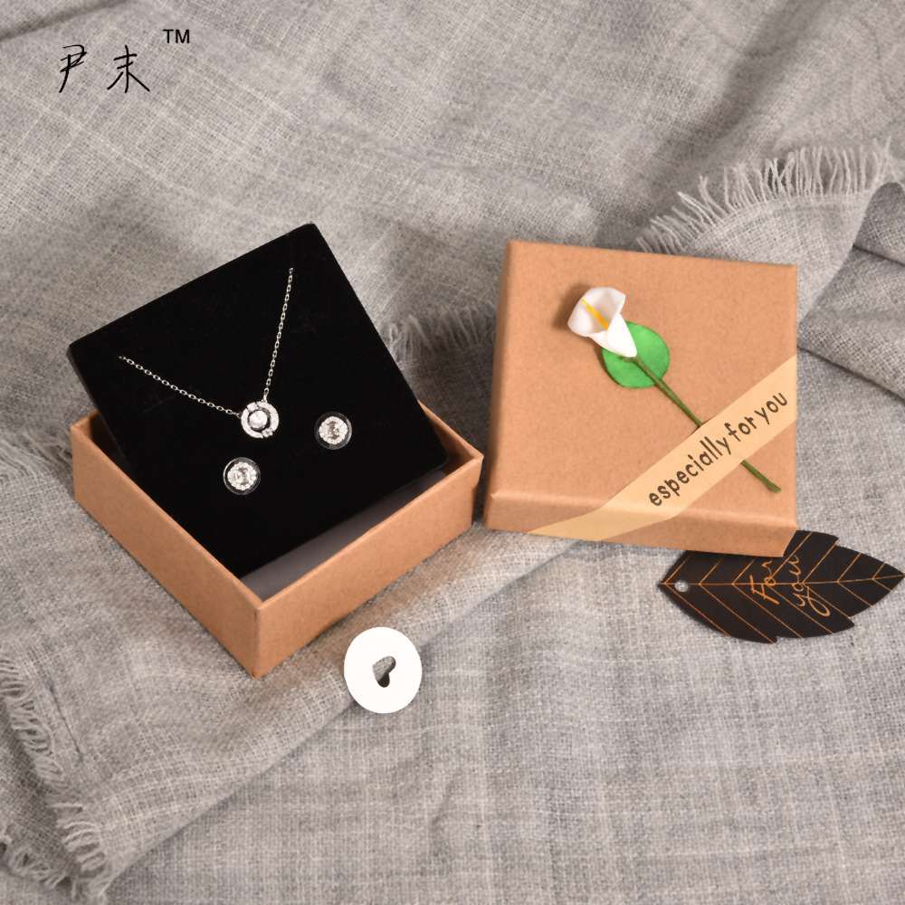 Factory Hot Retro Kraft Paper Jewelry Box Creative Applique Floor Cover Jewelry Box Packaging Box Customized Wholesale