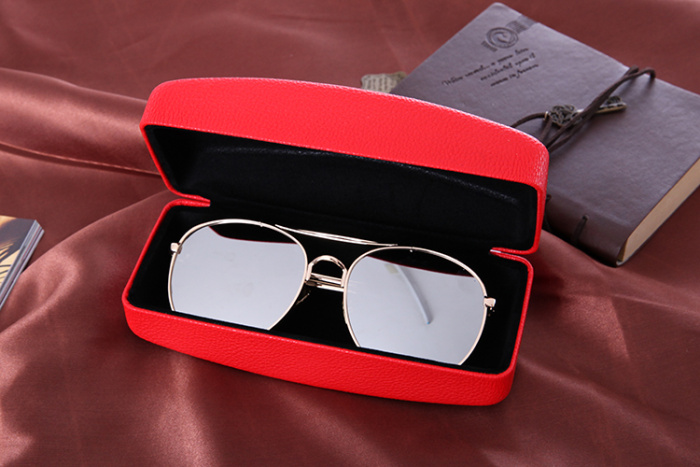 The high-end sunglasses glasses box tin box and sun glasses box