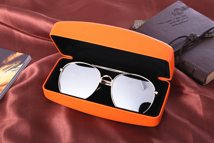 The high-end sunglasses glasses box tin box and sun glasses box