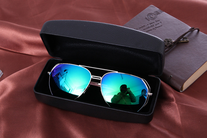 The high-end sunglasses glasses box tin box and sun glasses box