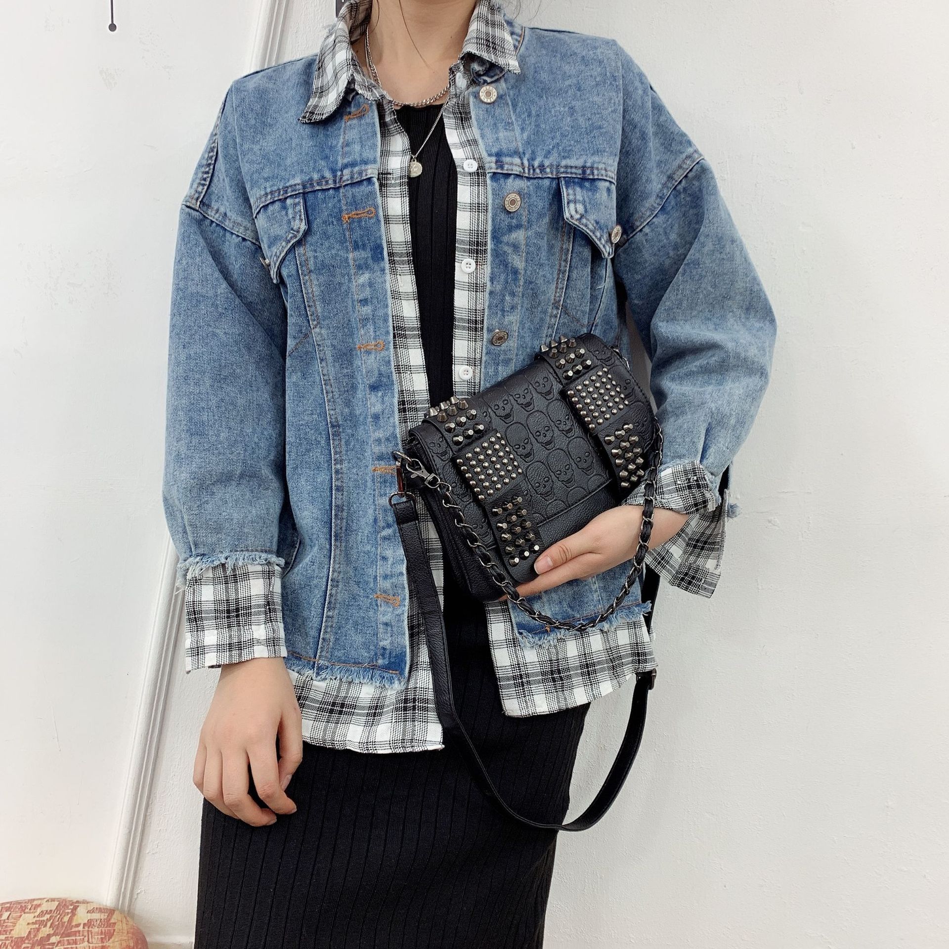 Women's Bag Bag Vintage Chain Wrist Fashion European and American Style Women's Bag Rivet Skull Women's Shoulder Crossbody Handbag Women's Bag Bag Vintage Chain Wrist Fashion European and American Style Women's Bag Rivet Skull Women's Shoulder Crossbody Handbag