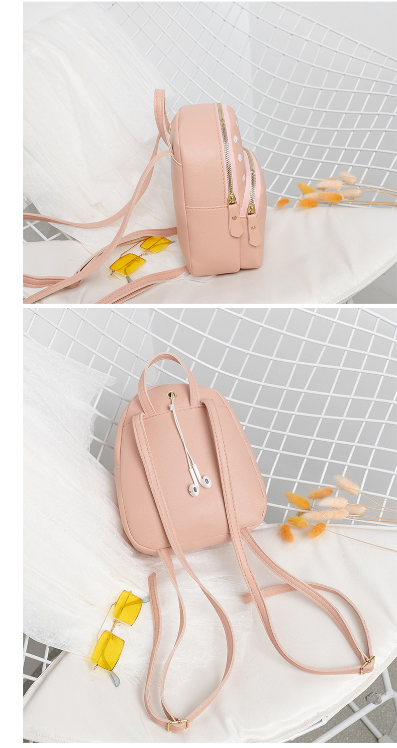 One Piece Dropshipping Autumn and Winter 2020 New Large Capacity Simple Printed Cell Phone Bag Rivet Butterfly Backpack for Women One Piece Dropshipping Autumn and Winter 2020 New Large Capacity Simple Printed Cell Phone Bag Rivet Butterfly Backpack for Women