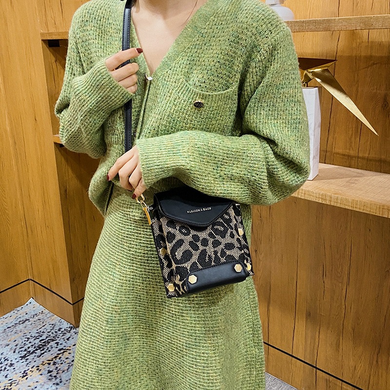 Simple Mini Bag Women&#039;s Bag 2021 Autumn and Winter New Western Style Leisure Shoulder Messenger Bag Fashion Rivet Phone Bag