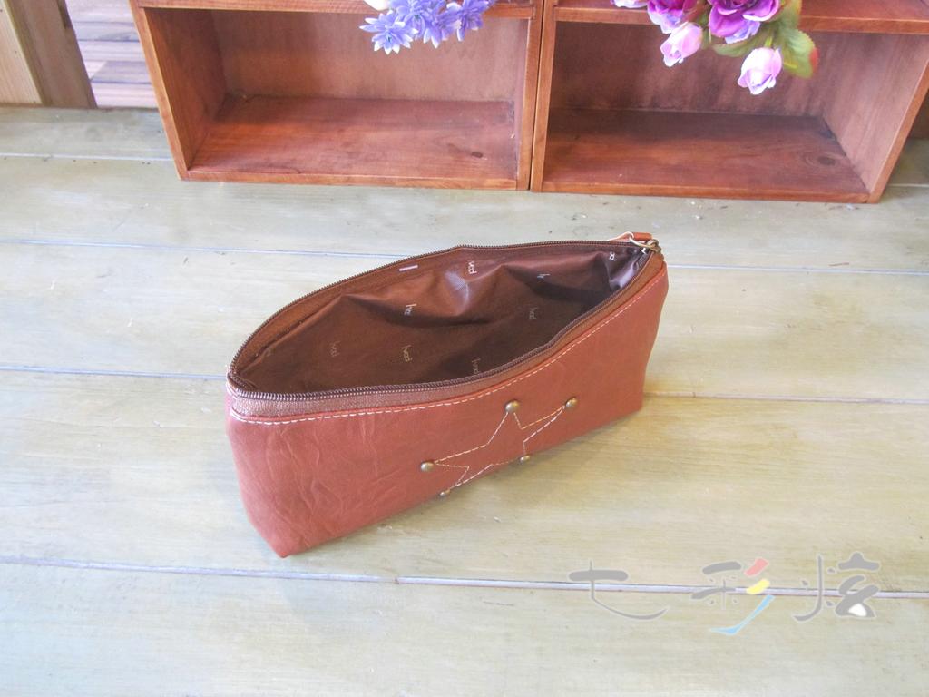 Vintage rivet bag