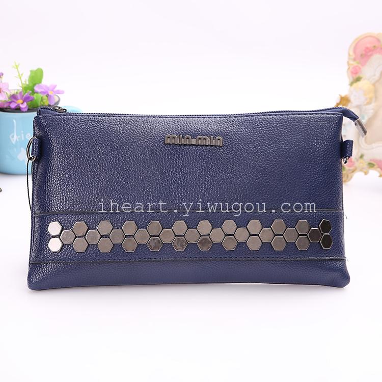 The six side of the bottom row rivet bag