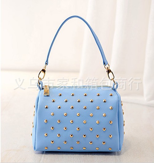 new Korean women bag chain fashion trend of PU bag rivet bag shoulder Messenger bag new Korean women bag chain fashion trend of PU bag rivet bag shoulder Messenger bag