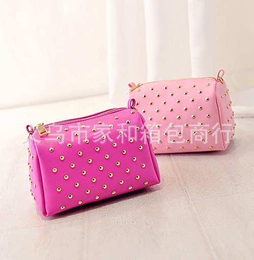 new Korean women bag chain fashion trend of PU bag rivet bag shoulder Messenger bag new Korean women bag chain fashion trend of PU bag rivet bag shoulder Messenger bag