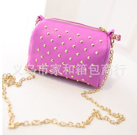 new Korean women bag chain fashion trend of PU bag rivet bag shoulder Messenger bag new Korean women bag chain fashion trend of PU bag rivet bag shoulder Messenger bag