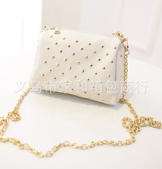 new Korean women bag chain fashion trend of PU bag rivet bag shoulder Messenger bag new Korean women bag chain fashion trend of PU bag rivet bag shoulder Messenger bag