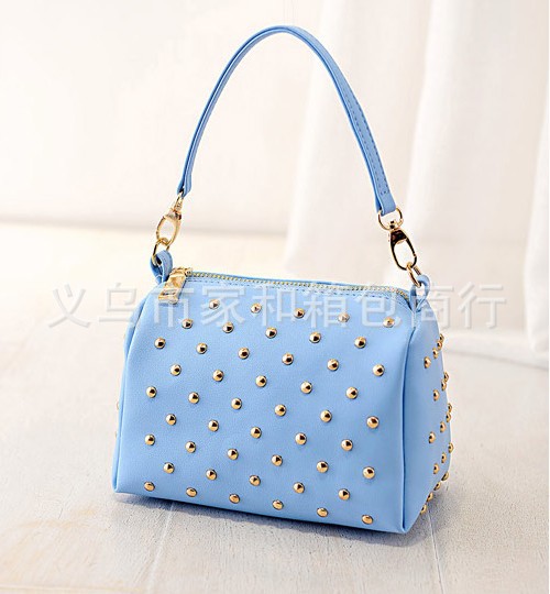 new Korean women bag chain fashion trend of PU bag rivet bag shoulder Messenger bag new Korean women bag chain fashion trend of PU bag rivet bag shoulder Messenger bag