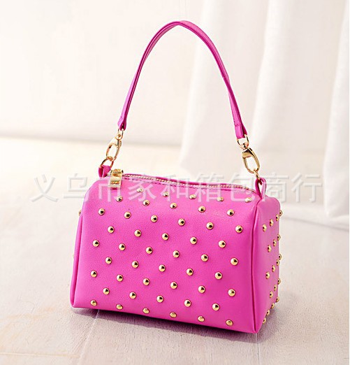 new Korean women bag chain fashion trend of PU bag rivet bag shoulder Messenger bag new Korean women bag chain fashion trend of PU bag rivet bag shoulder Messenger bag