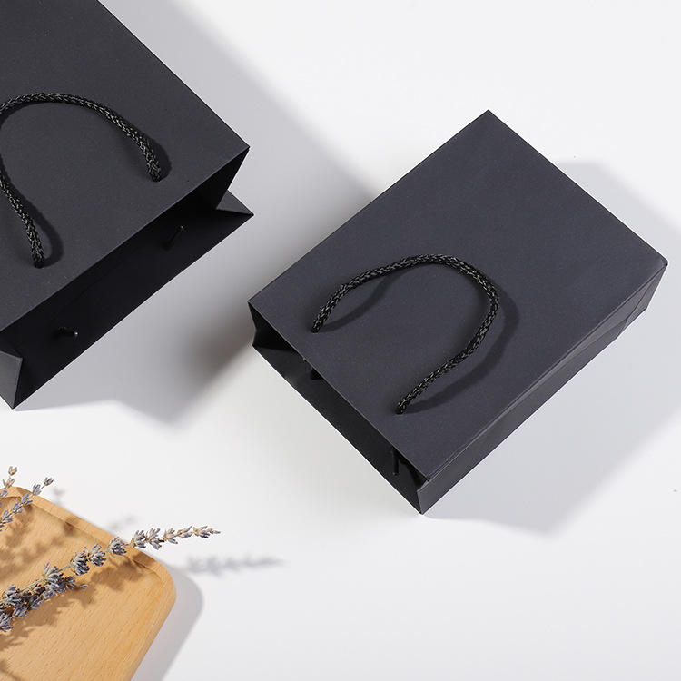 Handbag Kraft Paper Bag Christmas Packaging Gift Bag Gift Clothing Store Women&#039;s Clothing Printed Logo in Stock