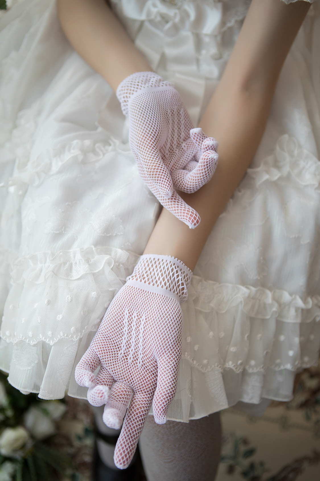 Wedding dress cheongsam gloves elastic Hollowed -up wedding gloves Wedding dress cheongsam gloves elastic Hollowed -up wedding gloves