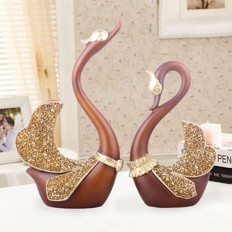 Resin Crafts European Style Wood Grain Couple Large Swan Decoration Creative Home Cabinet Decoration Wedding Gift