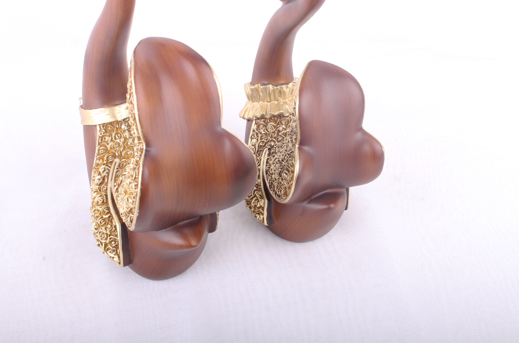 Resin Crafts European Style Wood Grain Couple Large Swan Decoration Creative Home Cabinet Decoration Wedding Gift Resin Crafts European Style Wood Grain Couple Large Swan Decoration Creative Home Cabinet Decoration Wedding Gift