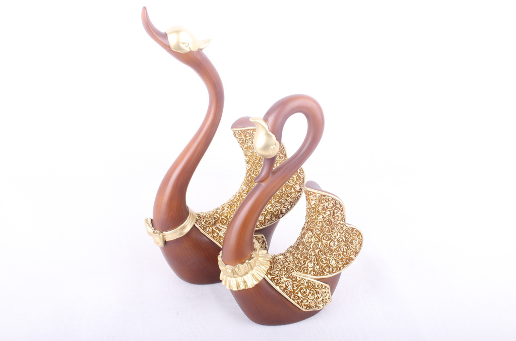 Resin Crafts European Style Wood Grain Couple Large Swan Decoration Creative Home Cabinet Decoration Wedding Gift Resin Crafts European Style Wood Grain Couple Large Swan Decoration Creative Home Cabinet Decoration Wedding Gift