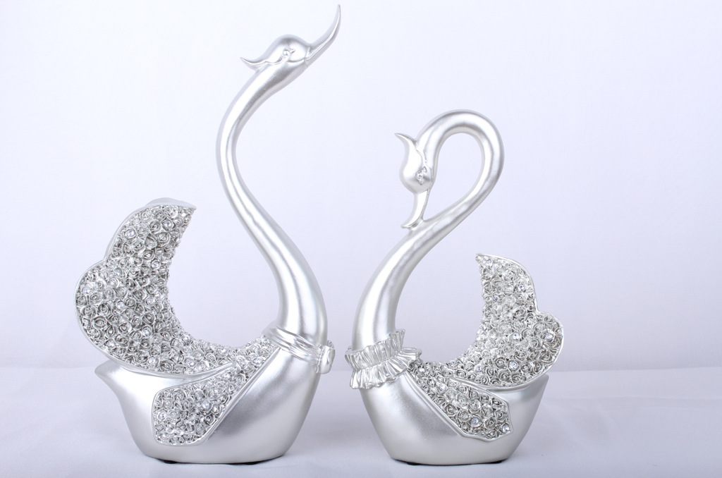 Resin Decorations Crafts European Couple Swan Home Decorations Wedding Gifts Wine Cabinet Decorations
