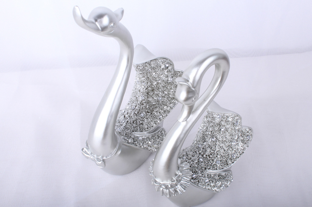Resin Decorations Crafts European Couple Swan Home Decorations Wedding Gifts Wine Cabinet Decorations